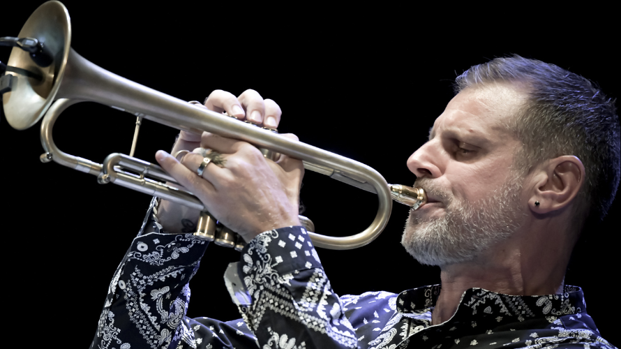 Il cielo è pieno di stelle. Omaggio a Pino Daniele