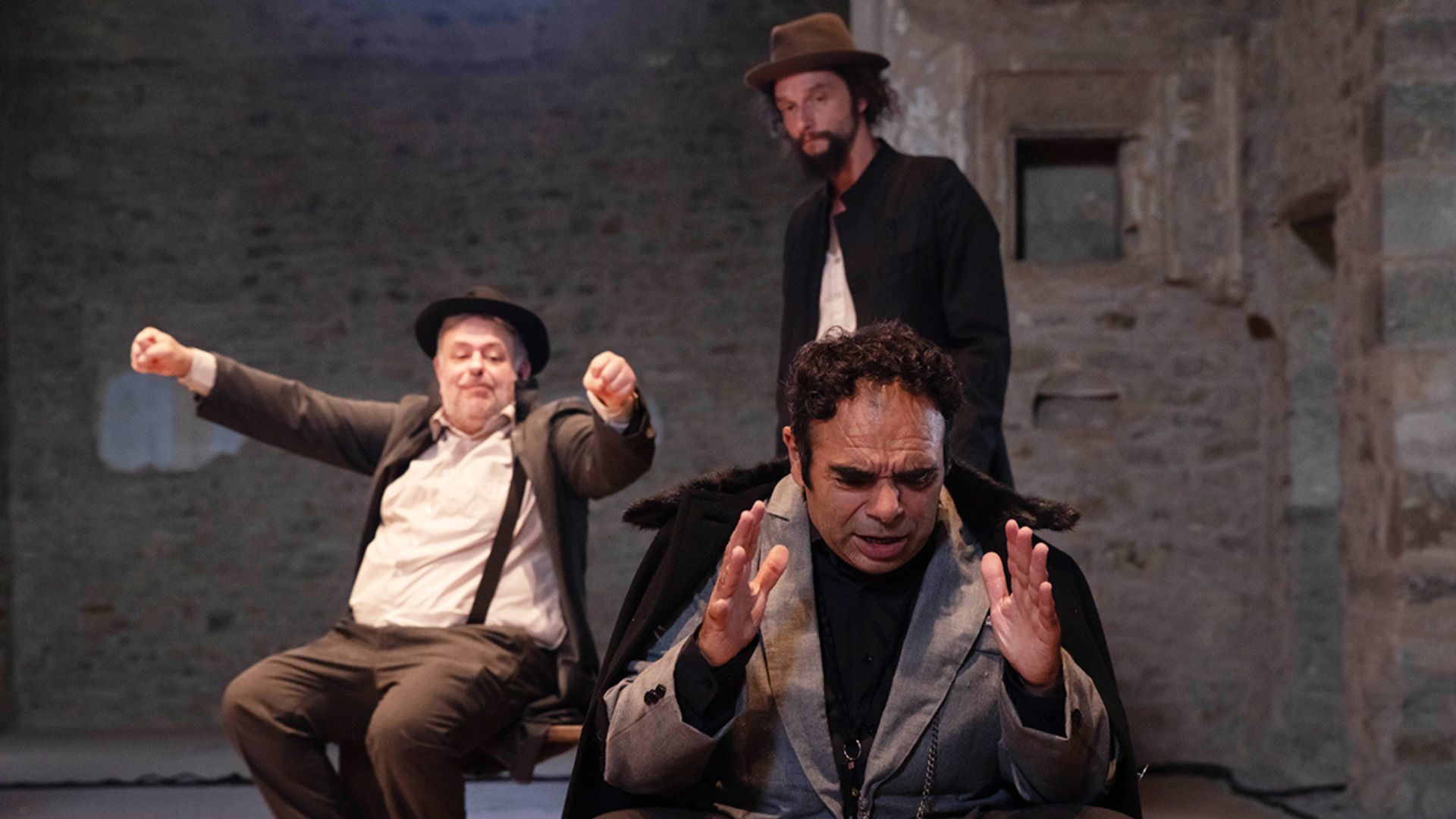 Aspettando Godot messages.photo