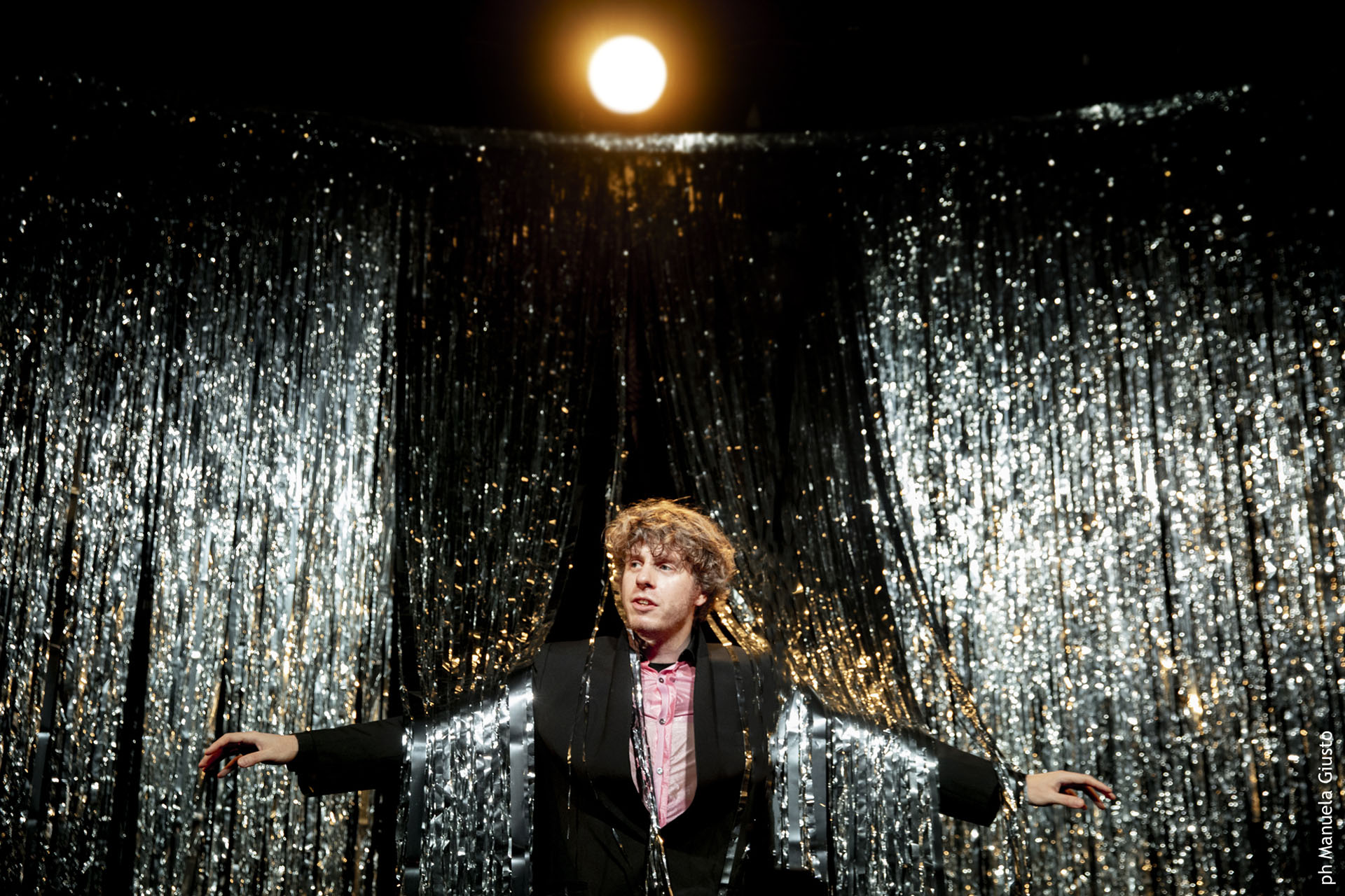 Uno spettacolo divertentissimo che non finisce assolutamente con un suicidio