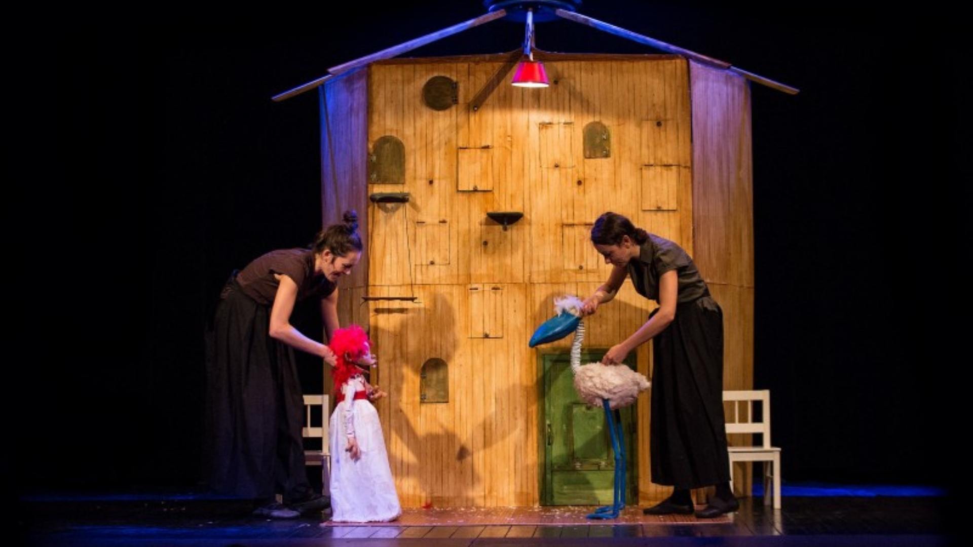 Valentina vuole. Piccola narrazione per attrici e pupazzi.